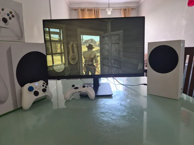 Xbox Series S - 2 controles