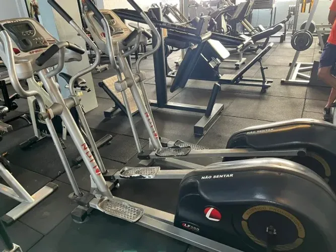 Elíptico Profissional Lion LE250
