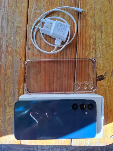 Samsung a16 5g em ótimo estado praticamente novo com caixa e carregador original