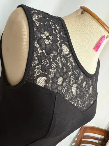 Vestido preto com renda - Tamanho M - Mid Social