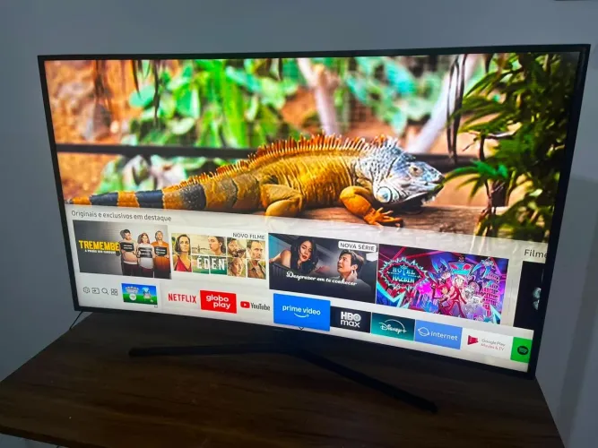 Tv smart 4k 50 polegadas tela curva sem detalhes