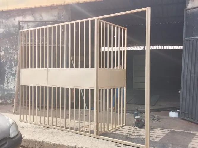 Portão semi novo R$650