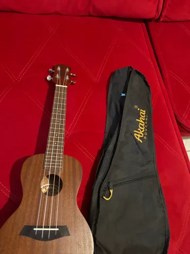 Ukulele Tagima 23k com Capa - Semi Novo (Aceito Cartão/Pix)