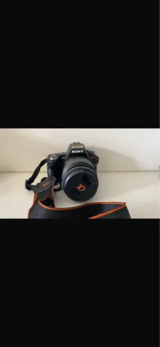 Câmera Sony A35 em ótimo estado de conservação