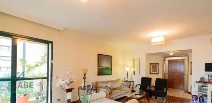 Lindo apartamento mobiliado em Moema, fora da rota de aviões com 239m2.