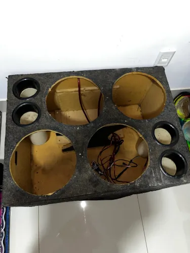 Caixa para 4 graves