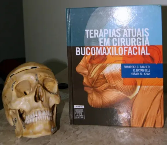 LIVRO Terapias Atuais em Cirurgia Bucomaxilofacial - BAGHERI