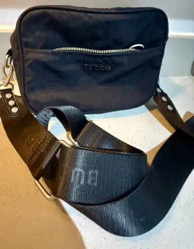 Bolsa feminina Bubba em nylon preta