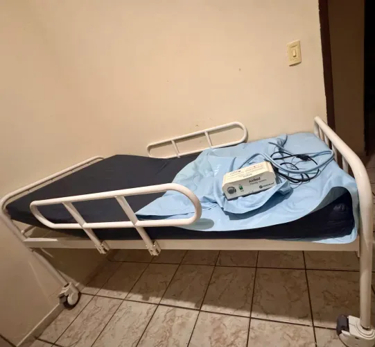 Cama hospitalar com colchão e colchão pneumático 