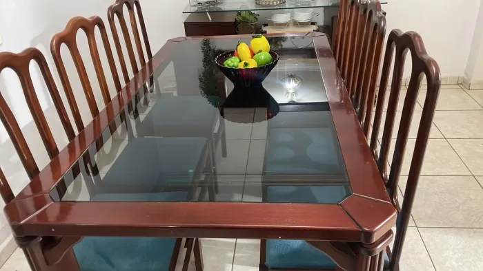 Mesa de Jantar de Madeira com Tampo de Vidro + 6 Cadeiras