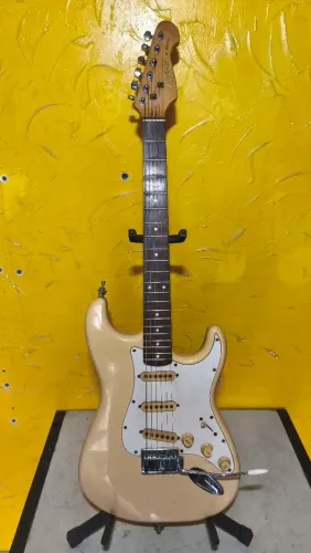 Guitarra Cruiser by Crafter