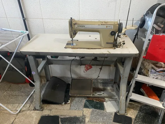 Máquina de costura singer