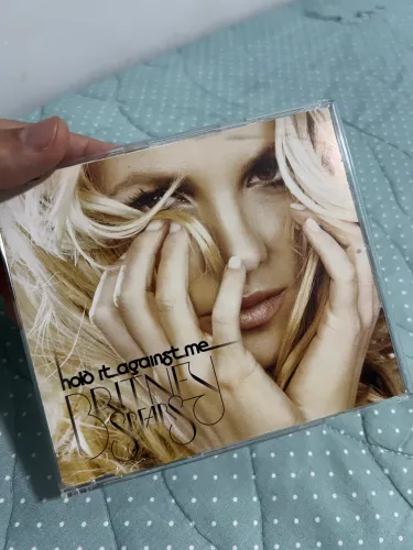 Britney Spears - Single Hold It Against Me