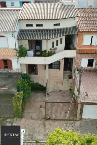 Excelente casa para venda com edicula e sotão. Entrar e morar!