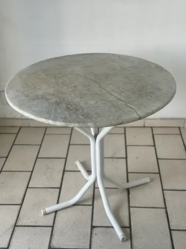 Mesa e cadeira