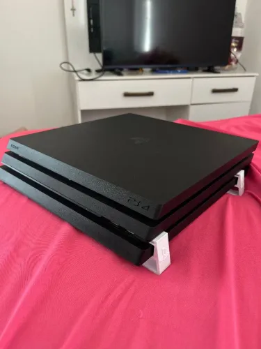 PS4 Pro 1TB +2 controles originais 