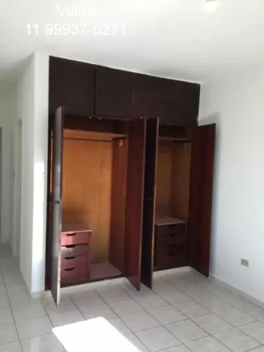 Sobrado com 3 Quartos (1 suíte) para alugar.