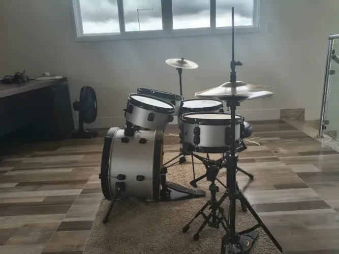 Bateria Acústica Compacta RMV Street (Trip) Prata - Acompanha banco com ajuste de altura