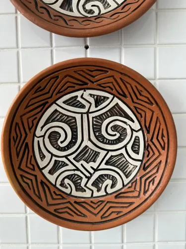 PRATOS DECORATIVOS ARTESANAIS - ESTILO MARAJOARA