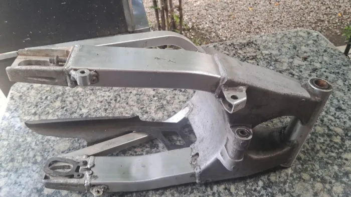 Balança trazeira da suzuki srad 750