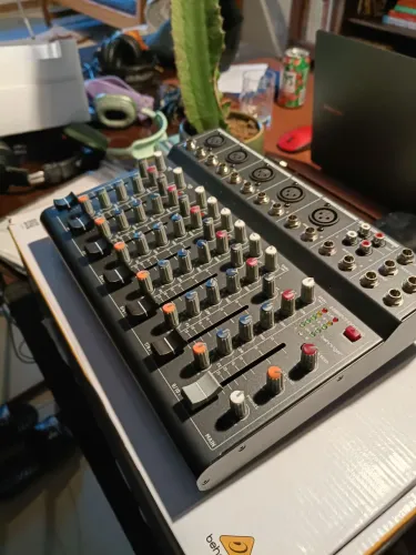 Mesa de Som Behringer XENYX 1003B