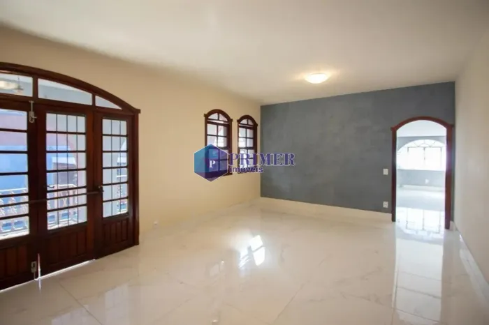 CASA com 6 quartos, lazer ,4 vagas- Ouro Preto