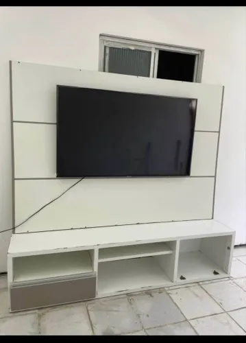 Painel para TV com rack/nicho inferior - TAM. 1,80m x 1,80m - MDF Branco