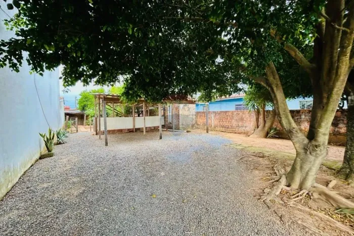 Terreno Amplo, Murado e Pronto para Construir Localização Privilegiada e Segurança Garant