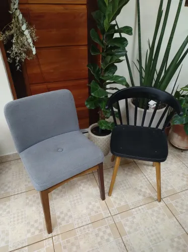 Conjunto de cadeiras de madeira - pouco uso 