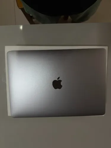 Macbook air M1, 8gb e 256 de armazenamento, tem caixa, tudo funcionando certinho
