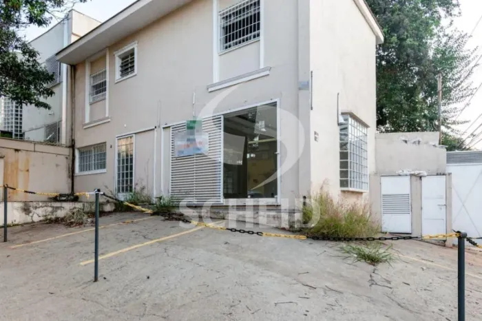 Casa comercial a venda de 180,00m² útil, com 6 salas e 5 vagas no Campo Belo !