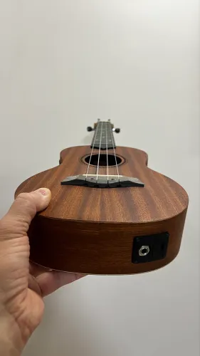 UKULELE STRINBERG UK06-E CONCERT ELÉTRICO + CAPA | ESTADO DE NOVO
