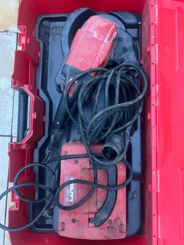 Lixadeira de Concreto Profissional Hilti DG 150 + Hilti DPC 20 Completa com Caixa