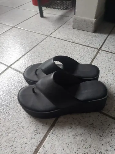 Vendo 01 par de sandália anabela tam 39 muito bonita e confortável