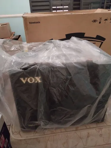 Amplificador de guitarra Vox Valvetronix 100 WTS. Novo na caixa!!!