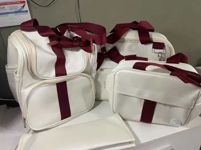 Kit Bolsa Maternidade Encanto branco/vermelho - 04 peças