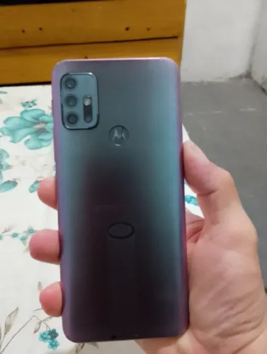 Vendo um moto g30 bem conservado em perfeito estado todo perfeito no ponto de usar .
