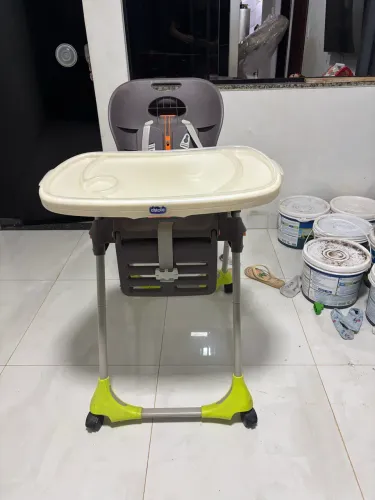 Cadeira de alimentação infantil