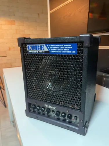 Caixa Amplificada ROLAND CUBE monitor CM-30