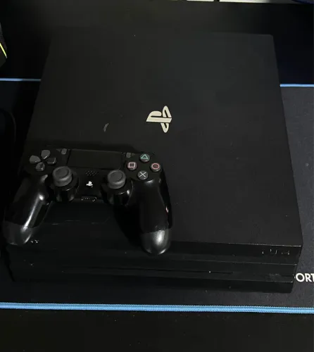 PS4 PRO  