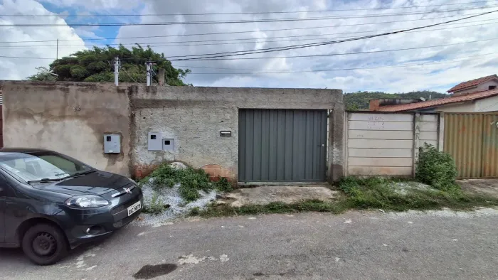 Vendo Casa espaçosa em lote de 300 metros
