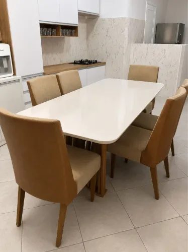 Mesa com 6 cadeiras