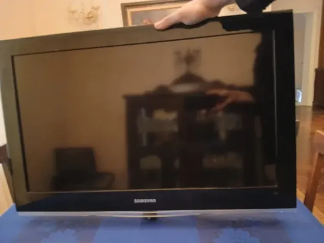 Troco 2 TVs Samsung (32 e 40 polegadas) por 1 maior e mais atual