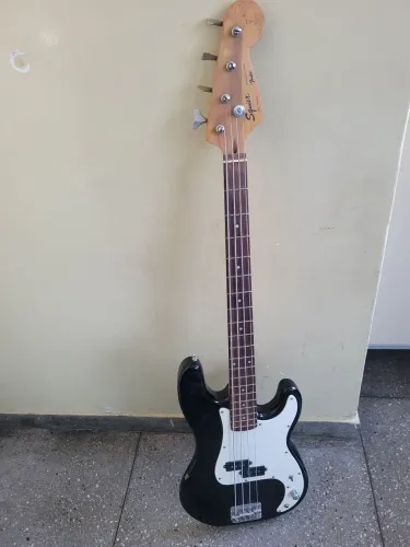 Baixo Elétrico Squier Precision Bass by Fender