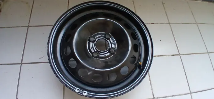 Aro 15 de 4 furos em perfeito estado