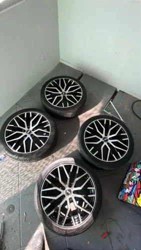 Rodas com pneus. aro 20