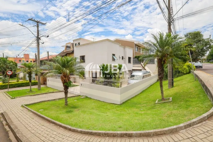 TRIPLEX AMPLO COM 5 VAGAS LOCALIZAÇÃO NO PORTÃO