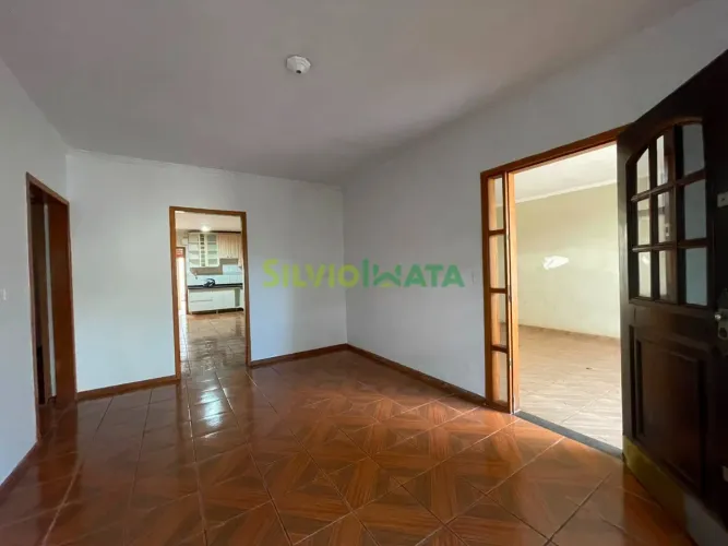 EXCELENTE CASA COM 3 DORMITORIOS SENDO UMA SUITE COM BANHEIRA, PROIMA AVENIDA MANDACARU.