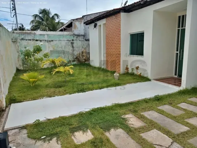 Casa à Venda com 4 Suítes, Hidromassagem e Piscina na Coroa do Meio