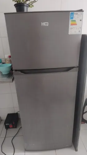 Vendo geladeira nova, 110w mas mando o transformador de energia junto.